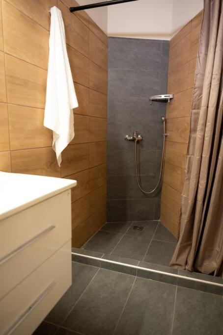Anesis Airport Rooms 102 Koropion Exterior photo